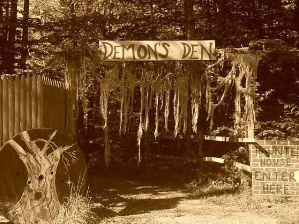 Demon Acres Haunted House & Hayride