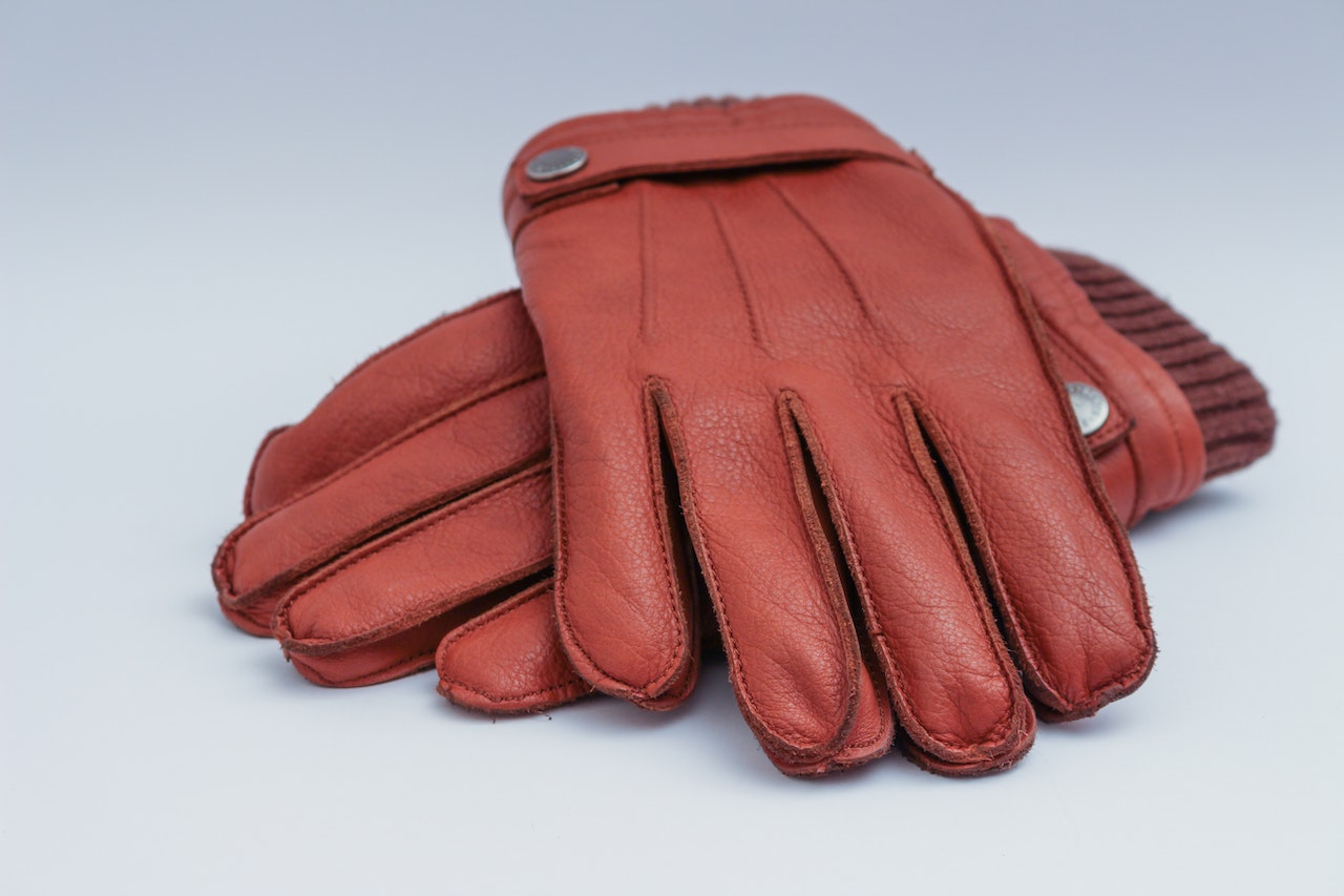 haunted attraction visit gloves