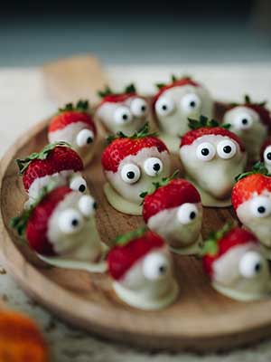 Spooky Strawberries - white chocolate covered strawberries with eyes